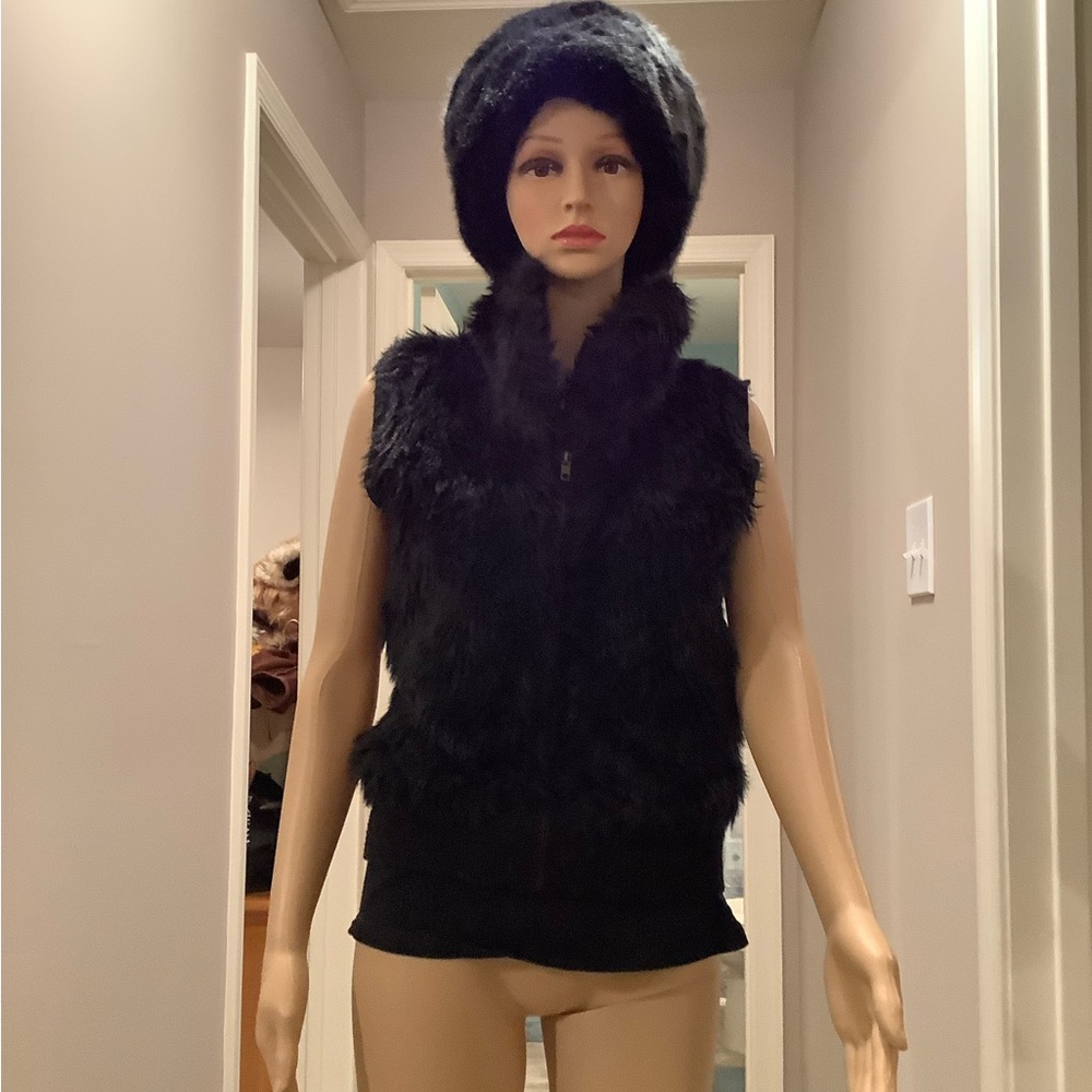Arizona Jean Black Faux Fur Cable Knit Vest Size Large (Runs Small)